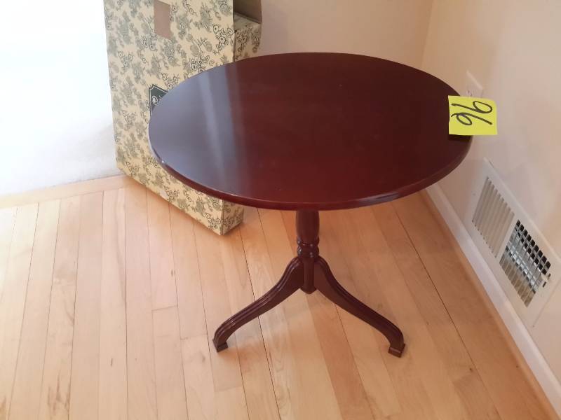 Nice Bombay Company occassional table.. Tilting top.