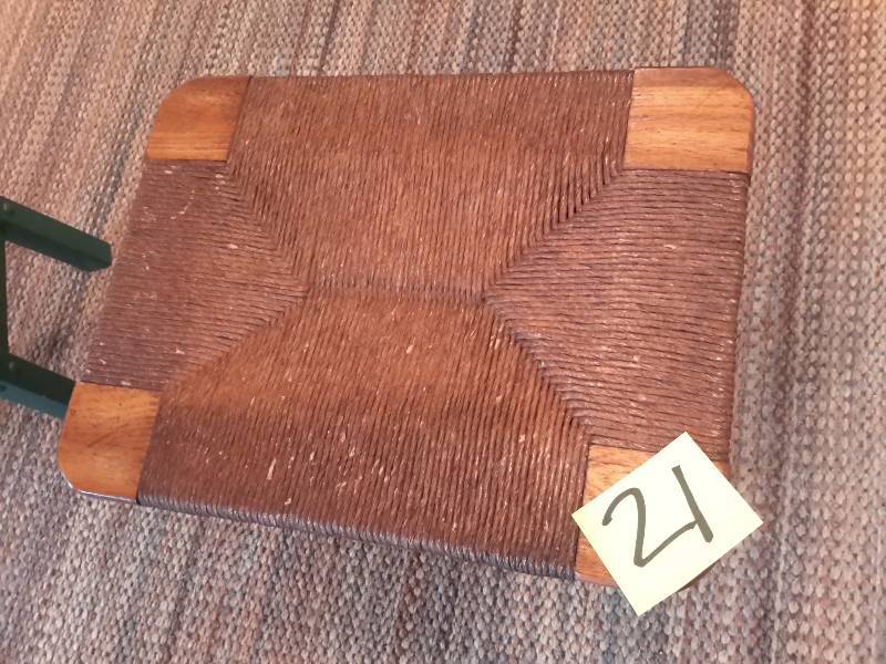 Nice oak twine top side table.  20in x 15in x 16 12 in h