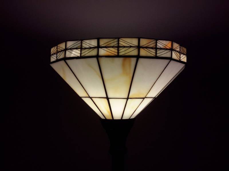 Uplighted, pole lamp. .Tiffany style.. Matches lamps in lot 17. 71 12 in h