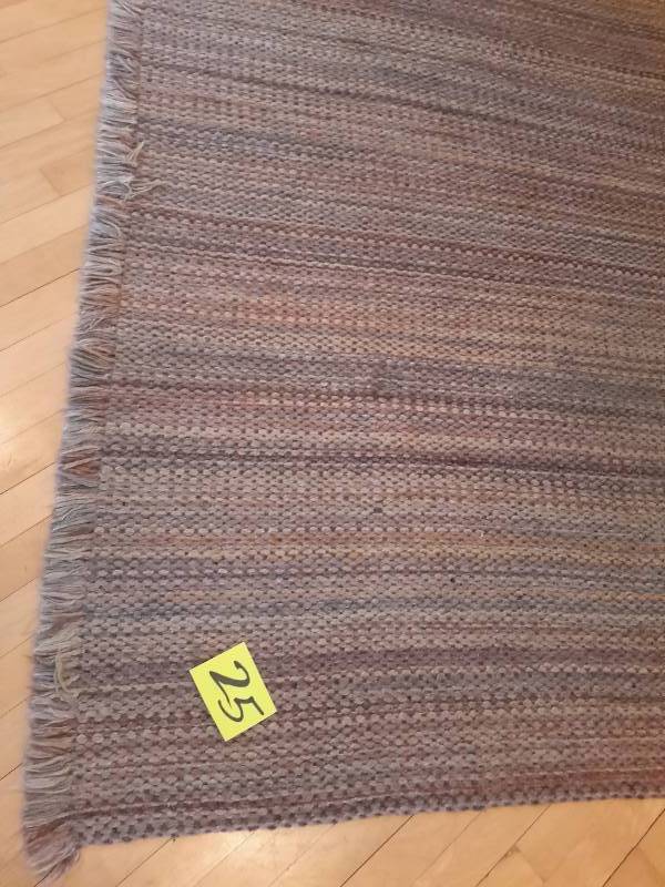 104 in x 72in Horizontal braided rug.. Very nice shape and clean. 1, matching 24in x 40in..Good shape as well