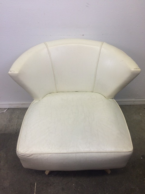 lot 2 image: Original Vintage Mid Century Swivel Slipper Chair