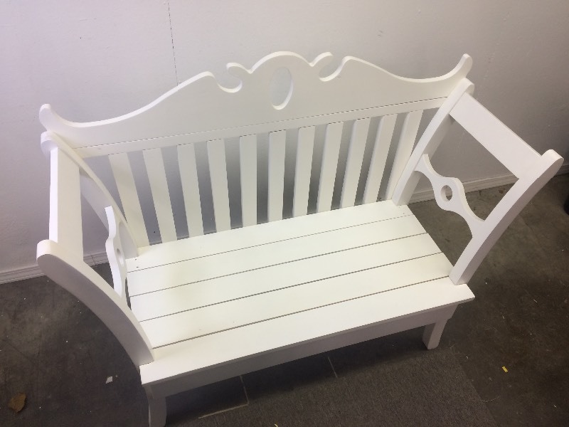 lot 1 image: White Wooden Hall or Bedroom Bench