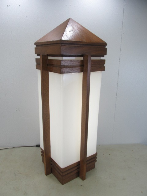 lot 28 image: Large Vintage Cathedral Style Light
