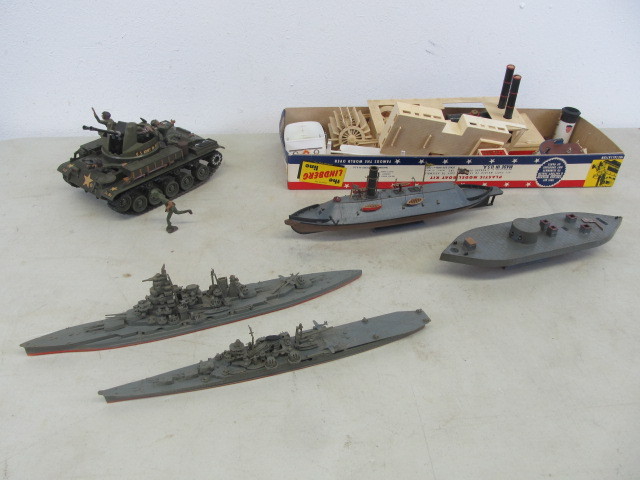 lot 36 image: Vintage Military etc Models