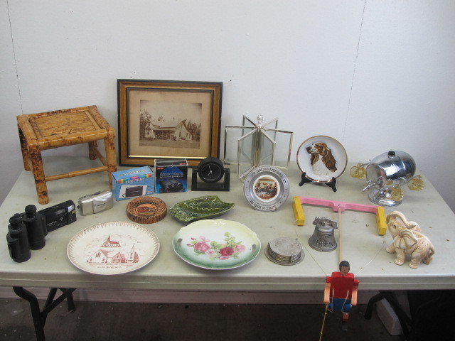 lot 65 image: Lot of Misc Collectibles etc
