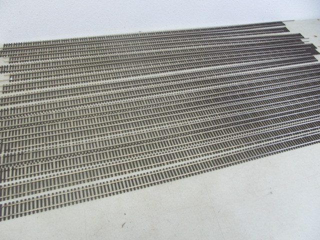 lot 74 image: 15 Extra Long 3 HO Train Track Sections