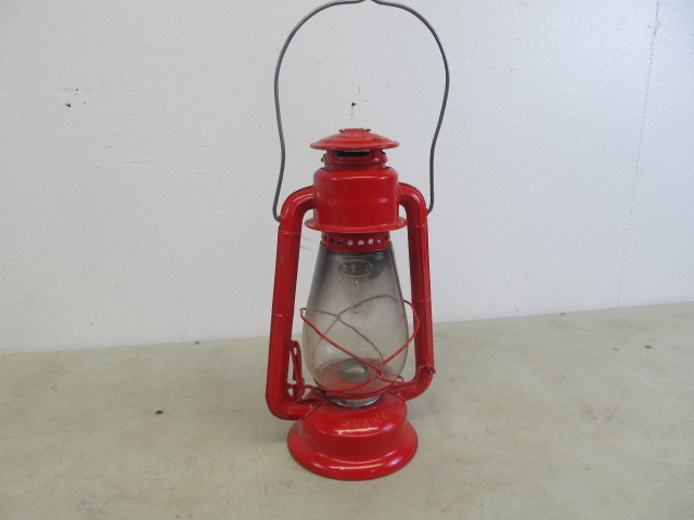 lot 81 image: Near Mint Vintage Dietz Junior No. 20 Lantern