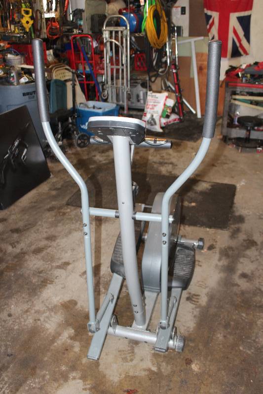 lot 1577 image: Stamina 55-1771 Resistance Cross Trainer Elliptical,