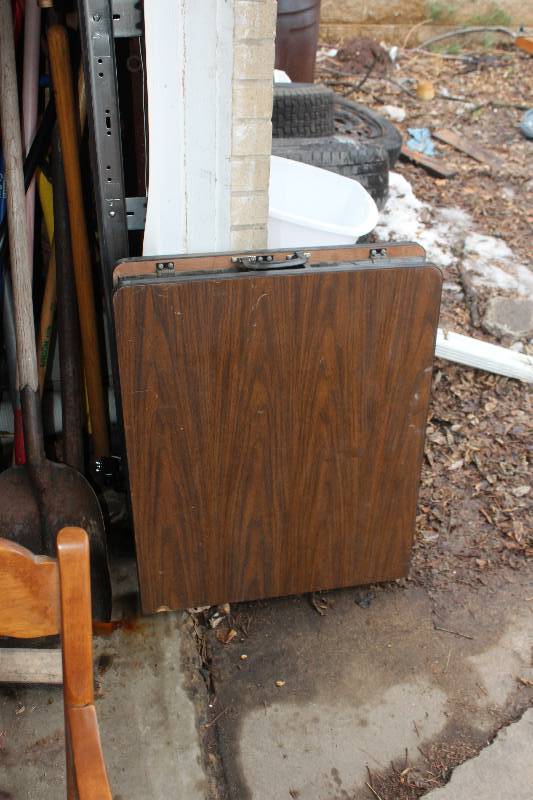 lot 1568 image: Folding Table