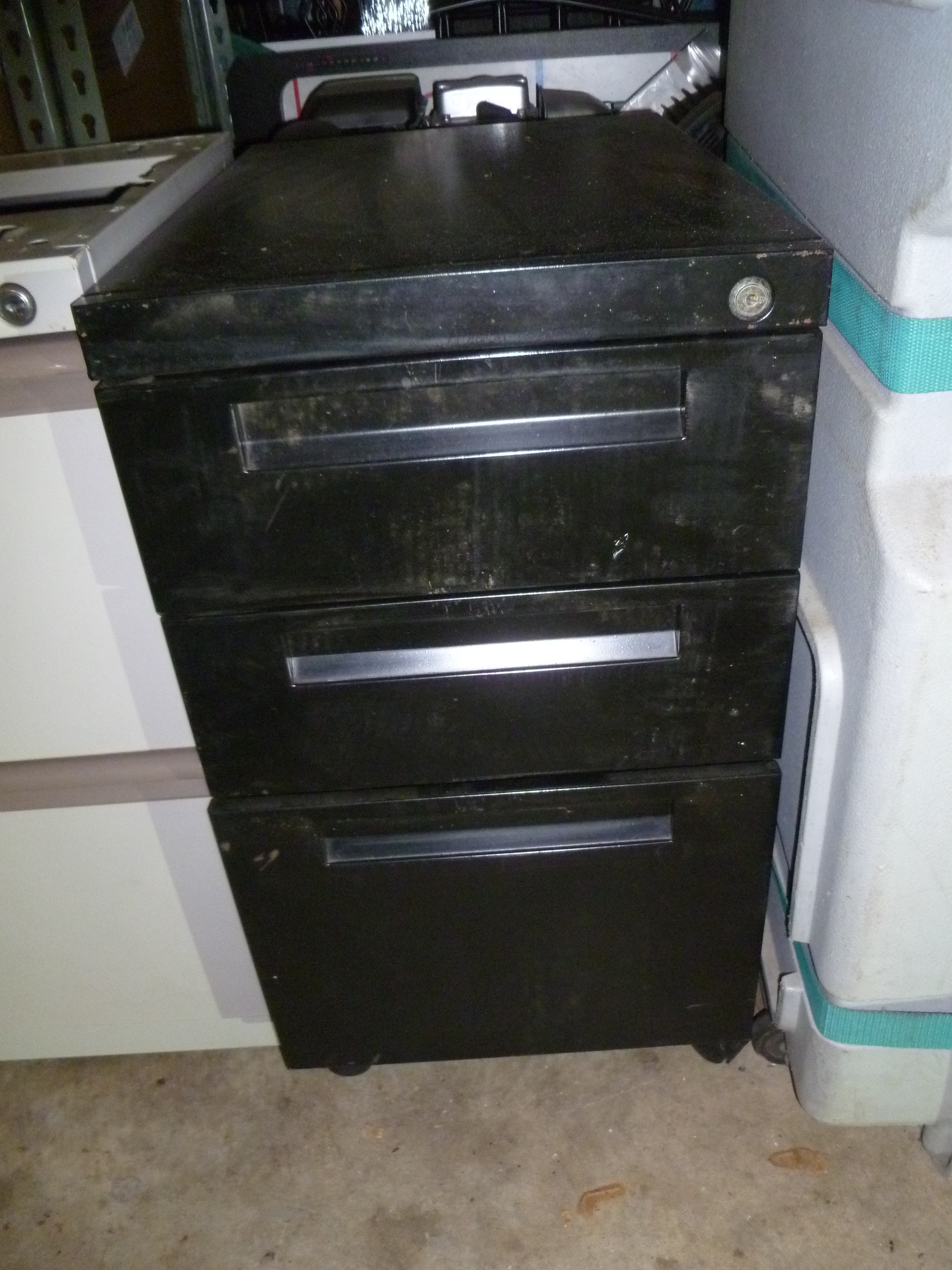 lot 70 image: 3 Drawer Black File Cabinet