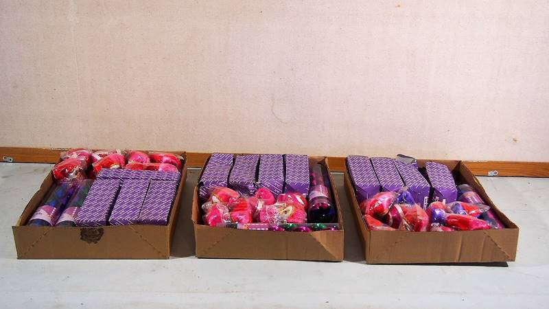 lot 26 image: 3 Flats of SwirlSticks in 4 assorted colors & Misc.