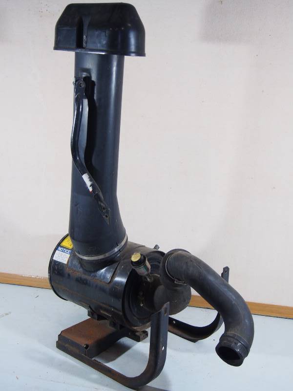 lot 125 image: Air Intake and Filter Container