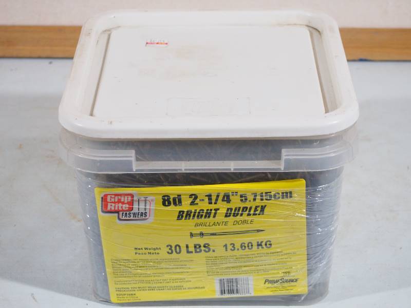 lot 158 image: 30 Pound Bucket 8d 2-14 Bright Duplex Nails