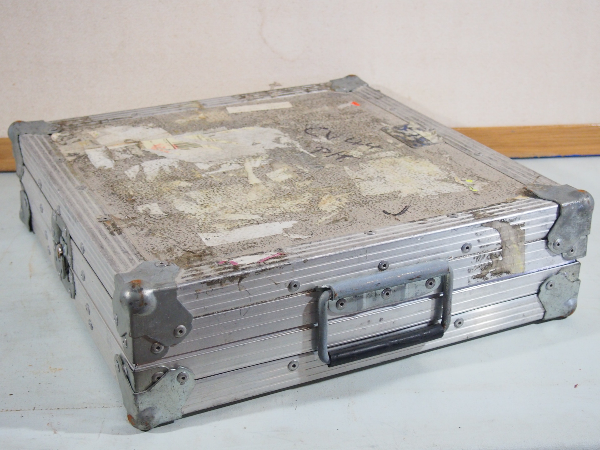 lot 123 image: Aluminum Padded Case