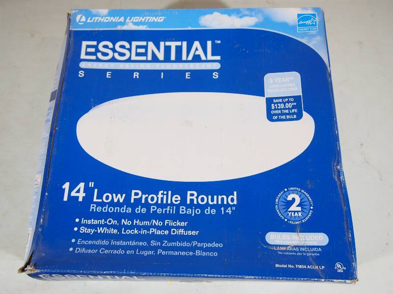 lot 175 image: Essential Series 14 Low Profile Square Fluorescent Light