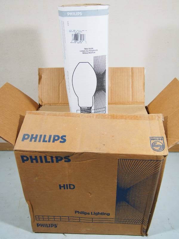 lot 181 image: New Case of 6 400 Watt Philips HID Metal Halide Clear Bulbs