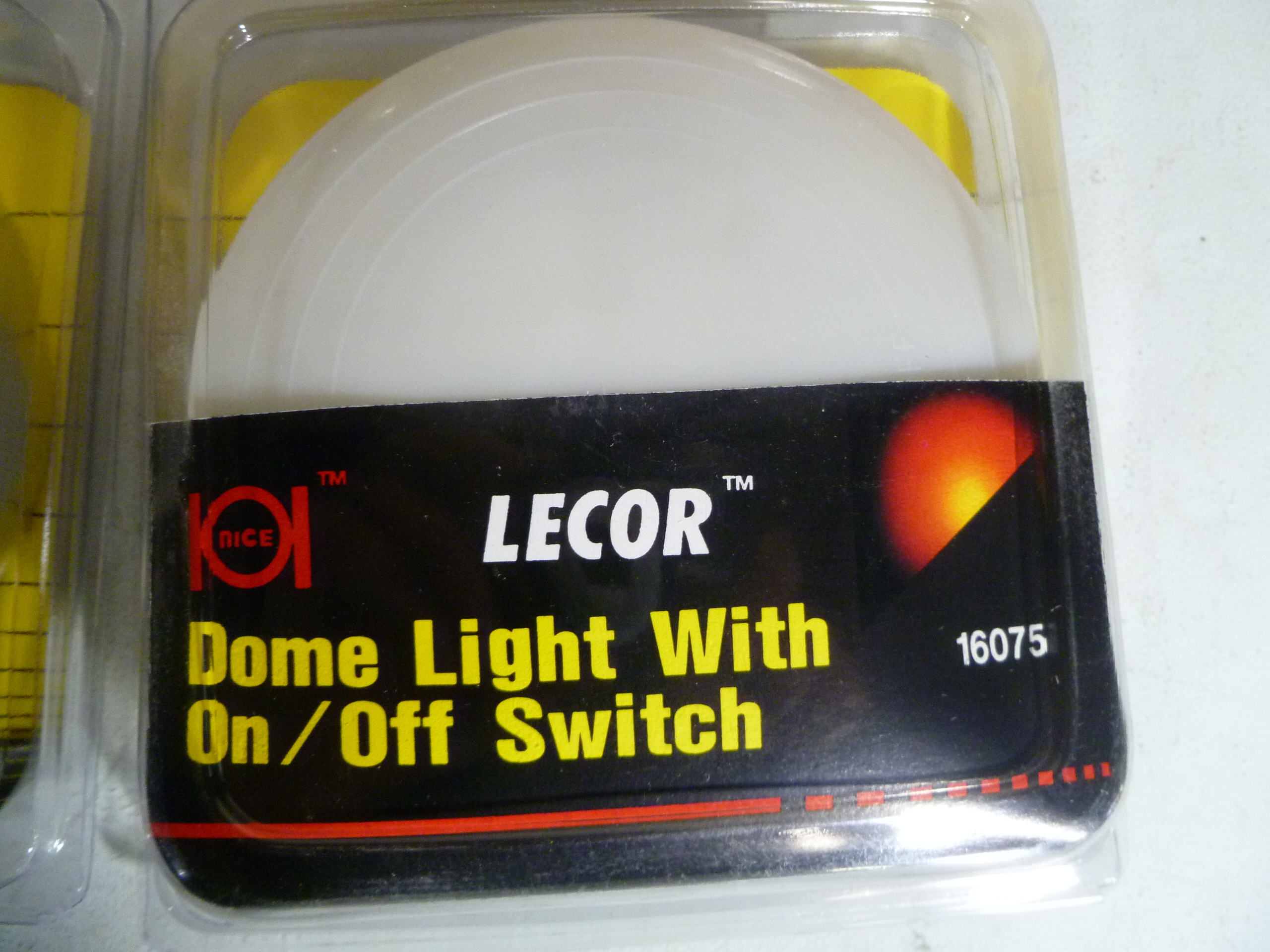 lot 78 image: Case of 6 NEW Lecor Dome Lights with OnOff Switch