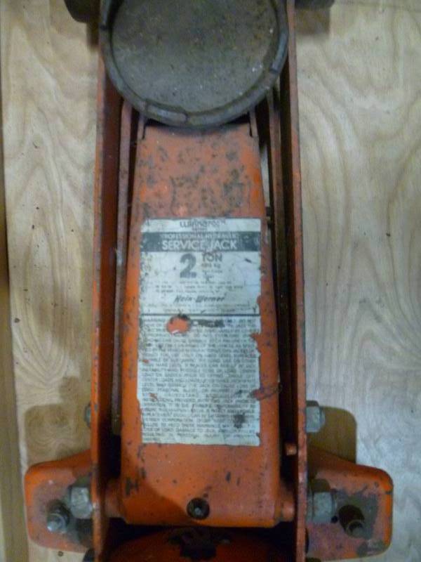 lot 183 image: 2 Ton Floor Jack