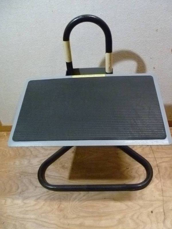 lot 184 image: Lyon Industrial Adjustable Foot Rest