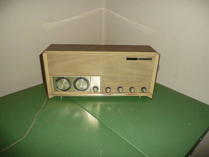 Vintage Sears Tube Radio - It Works & Is In Good Condition For Its Age