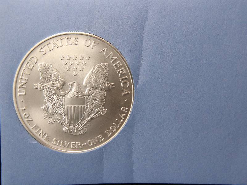 1998 AMERICAN SILVER EAGLE 1 TROY Oz. .999 FINE SILVER DOLLAR IN LITTLETON HOLDER