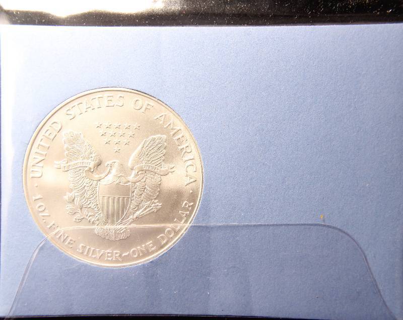 1998 AMERICAN SILVER EAGLE 1 TROY Oz. .999 FINE SILVER DOLLAR IN LITTLETON HOLDER