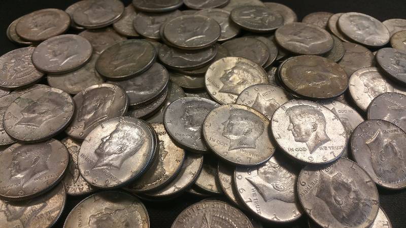 GROUP OF 100 1965-1969 40% SILVER KENNEDYS (melt value is roughly $2.50ea)