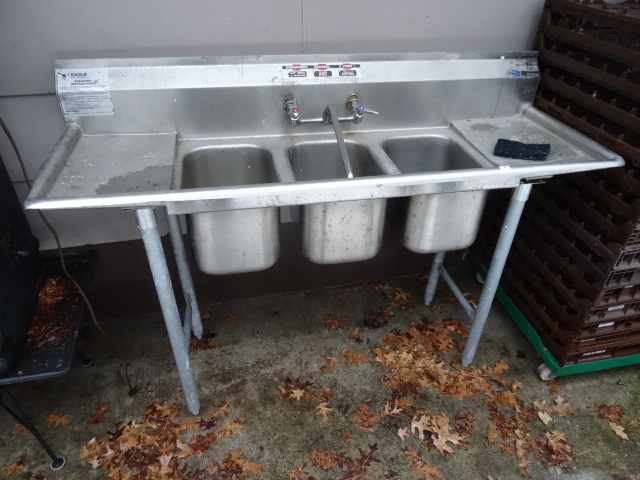 Eagle 3 compartment sink. Side drai...