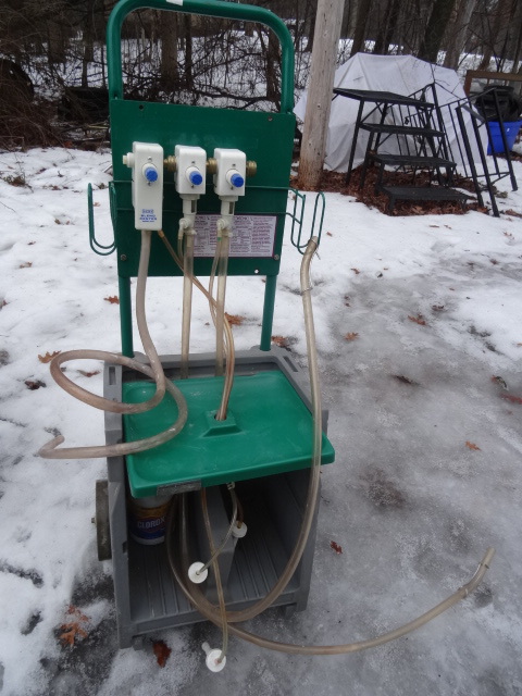 Chemical dispenser for sinks. Conte...