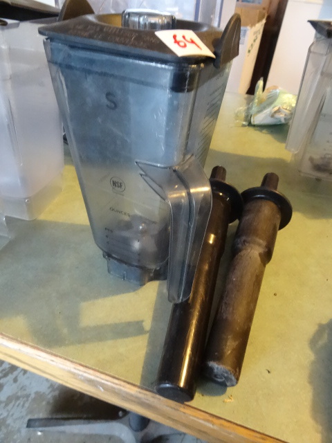 Vita mix blender top pitcher. 2 plu...