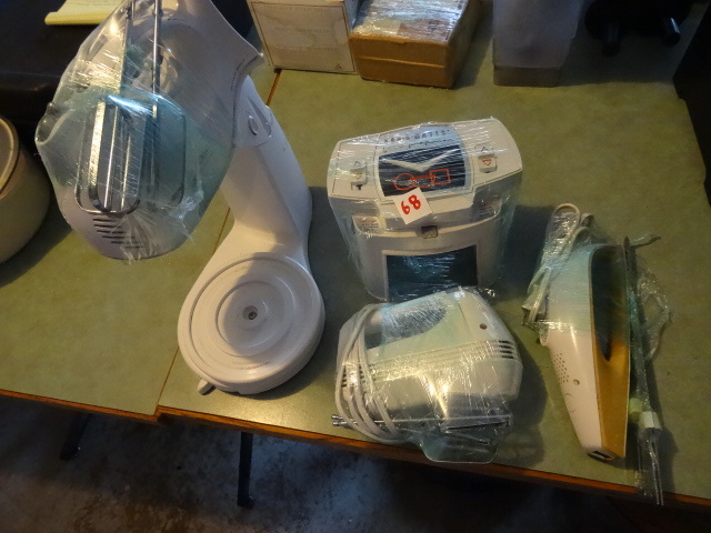 Hamilton Beach 225W 6 speed mixer. ...