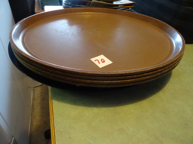16 round trays. Qty 5...