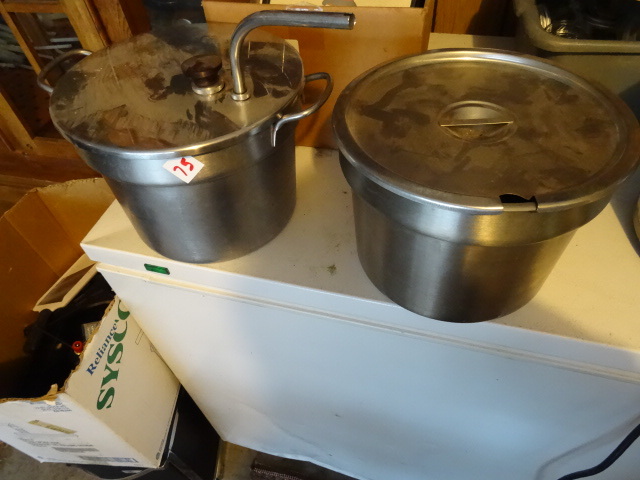 Hot fudge dispenser. 2 soup beins...
