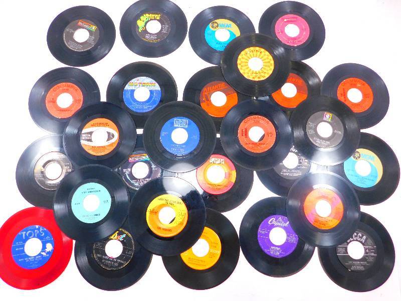 lot 37 image: Lot of Vinyl Record Albums - 45s