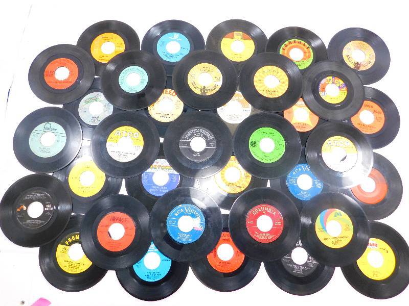 lot 38 image: Lot of Vinyl Record Albums - 45s
