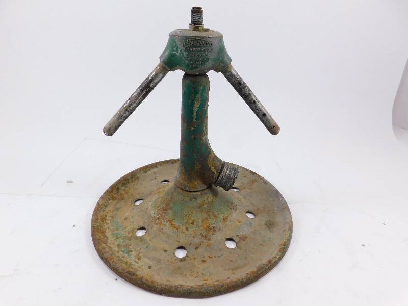 lot 44 image: Vintage Metal Sprinkler - Sunbeam Auto. Rain King