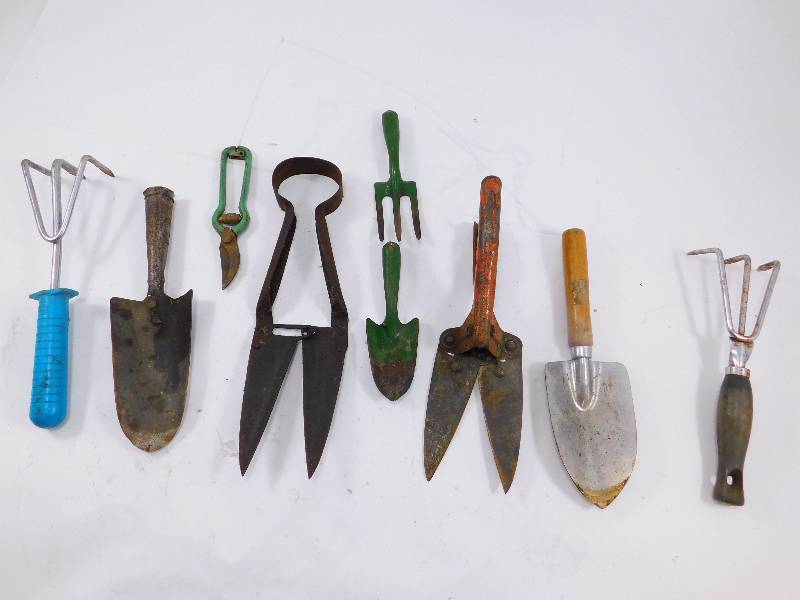 lot 45 image: Lot of Assorted Vintage Gardening Tools