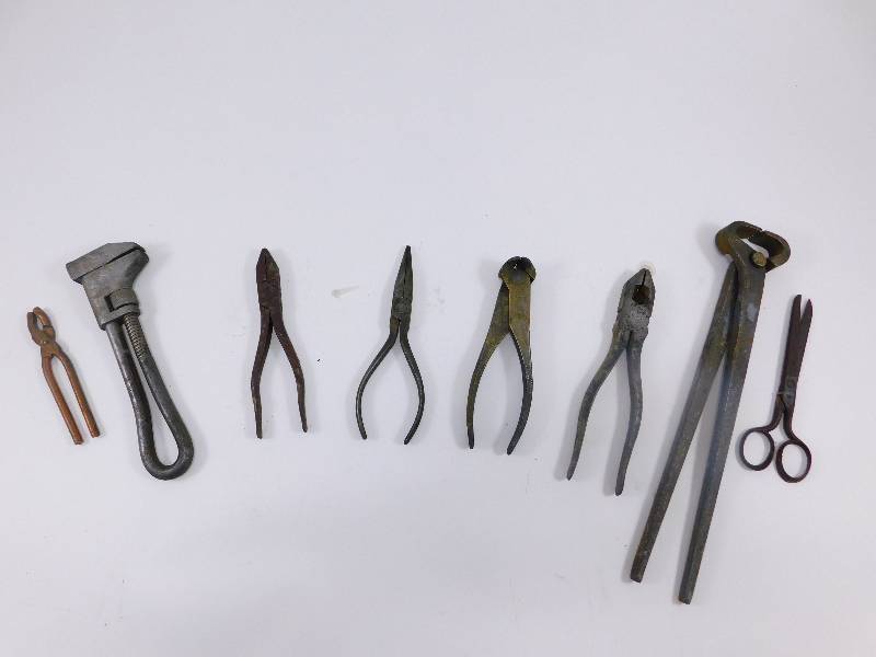 lot 61 image: Lot of Vintage Hand Tools