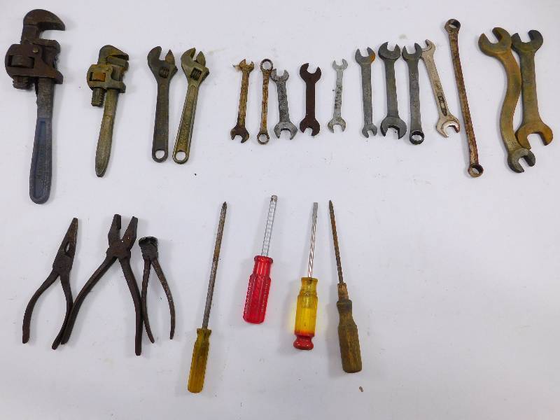 lot 63 image: Lot of Various Vintage Tools