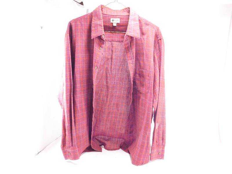 lot 84 image: Mens Long-Sleeve Button Up Shirt - Size XL