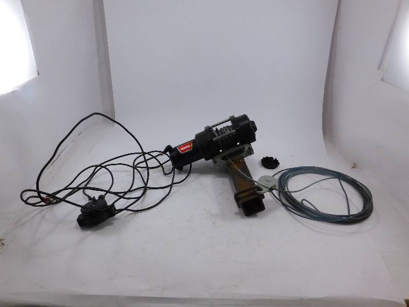 lot 88 image: Warn Winch