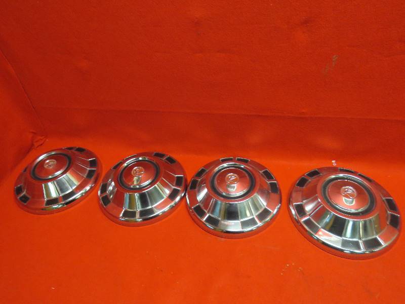 lot 73 image: Hubcaps
