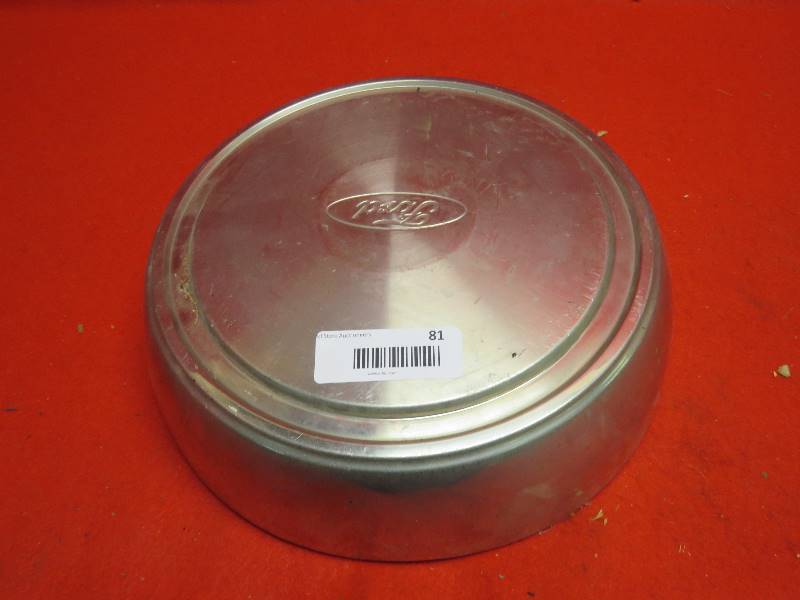 lot 81 image: Vintage Ford Hubcap