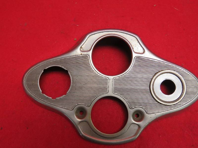 lot 100 image: 31 Model a Dash plate