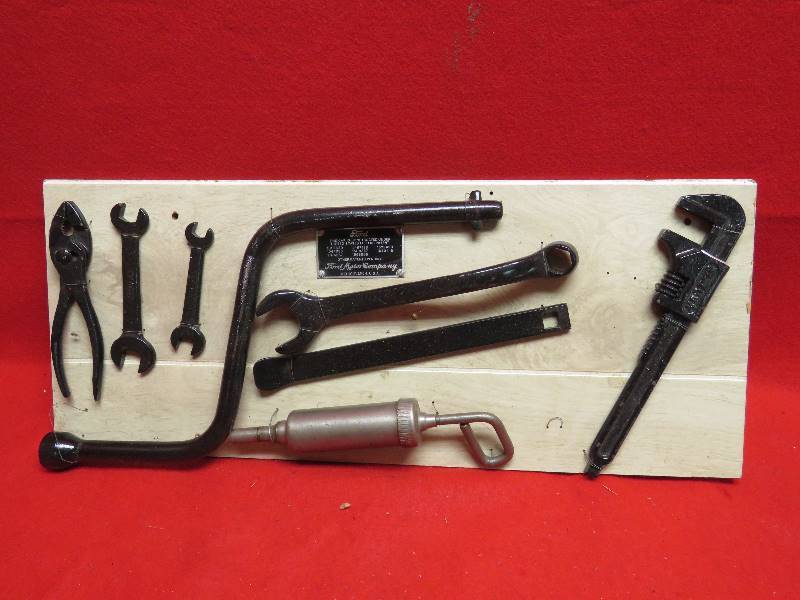 lot 124 image: Model A Vintage Auto Tools