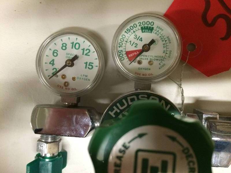 lot 8 image: Hudson #2615 Dual Gauge MEDICAL OXYGEN REGULATOR w Yoke Inlet CGA-870 Compressed Oxygen Flow Gauge Gas Control - Excellent Condition