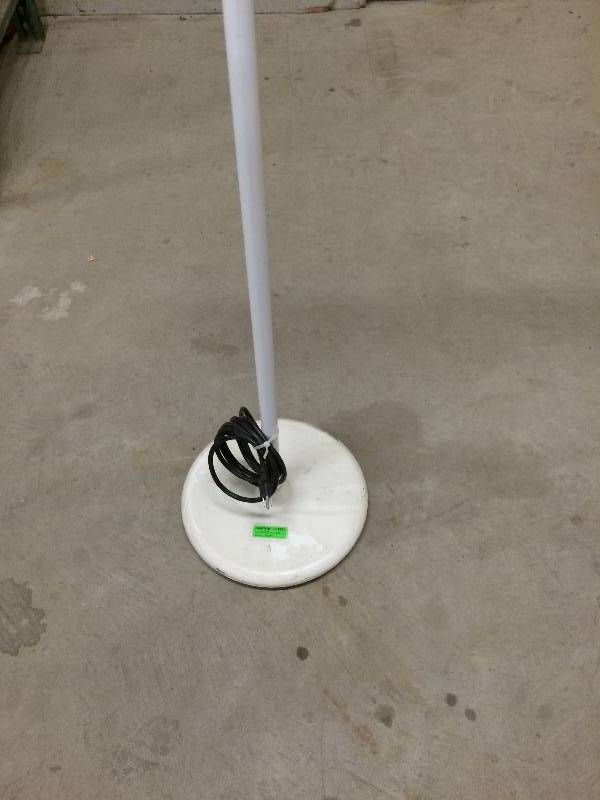 lot 14 image: Retails Used $250.00 Stationary Gooseneck Brewer Professional Products 15100 Arched Adjustible Medical Exam Multi-faceted Reflector Light Lamp - Excellent Condition - WhiteBlack