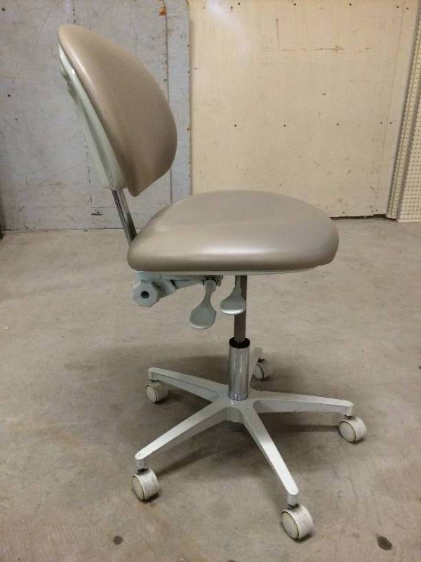 lot 34 image: One Just Sold For $250 (wship) On Ebay Brewer Medical Mobile Rolling Ergonomically Multi Adustible Dental Doctors Exam Stool Chair Tan - Nice Condition - No Tears