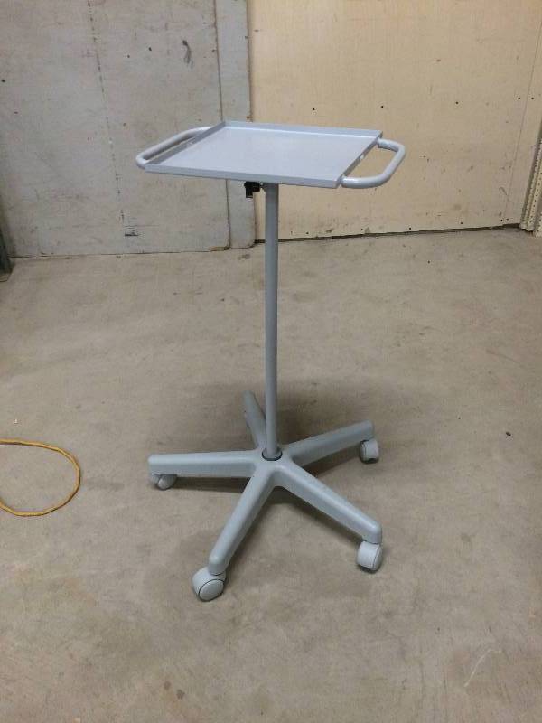 lot 53 image: GREY MOBILE PORTABLE LAPTOP STAND