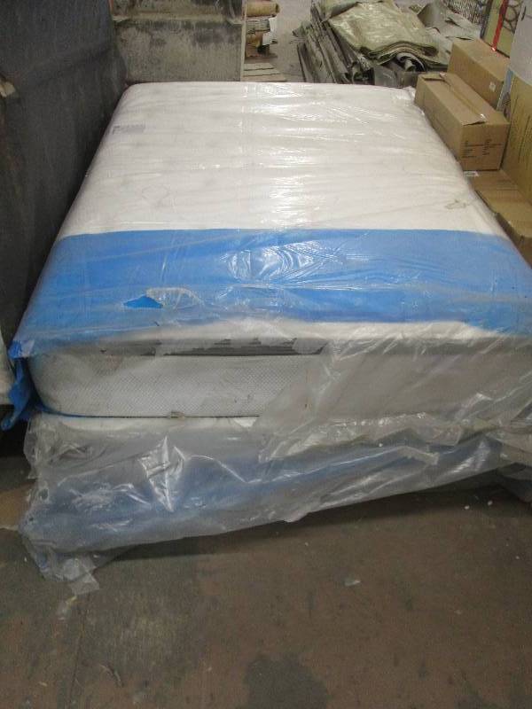 new full boxspring and matress dirt...